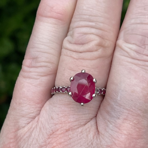 2.7 ct Ruby set in 18k white gold diamonds around the Ruby $7000. Steal-read on! - Picture 4 of 13